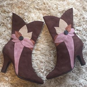 Brown heeled boots🌸